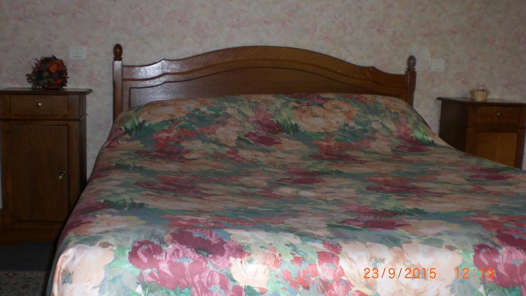Auberge De L'Atre Quarre-les-Tombes Room photo