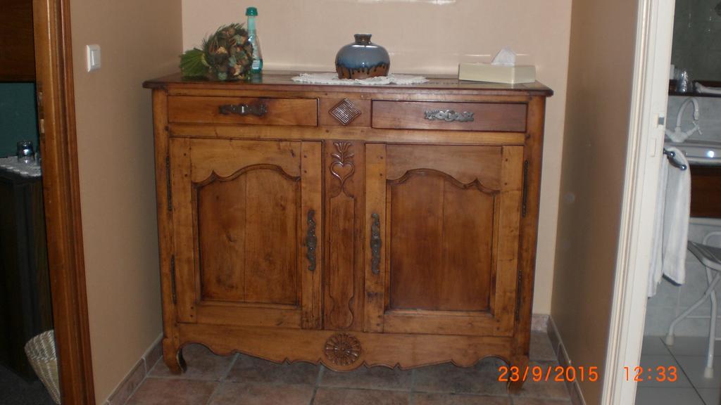 Auberge De L'Atre Quarre-les-Tombes Room photo