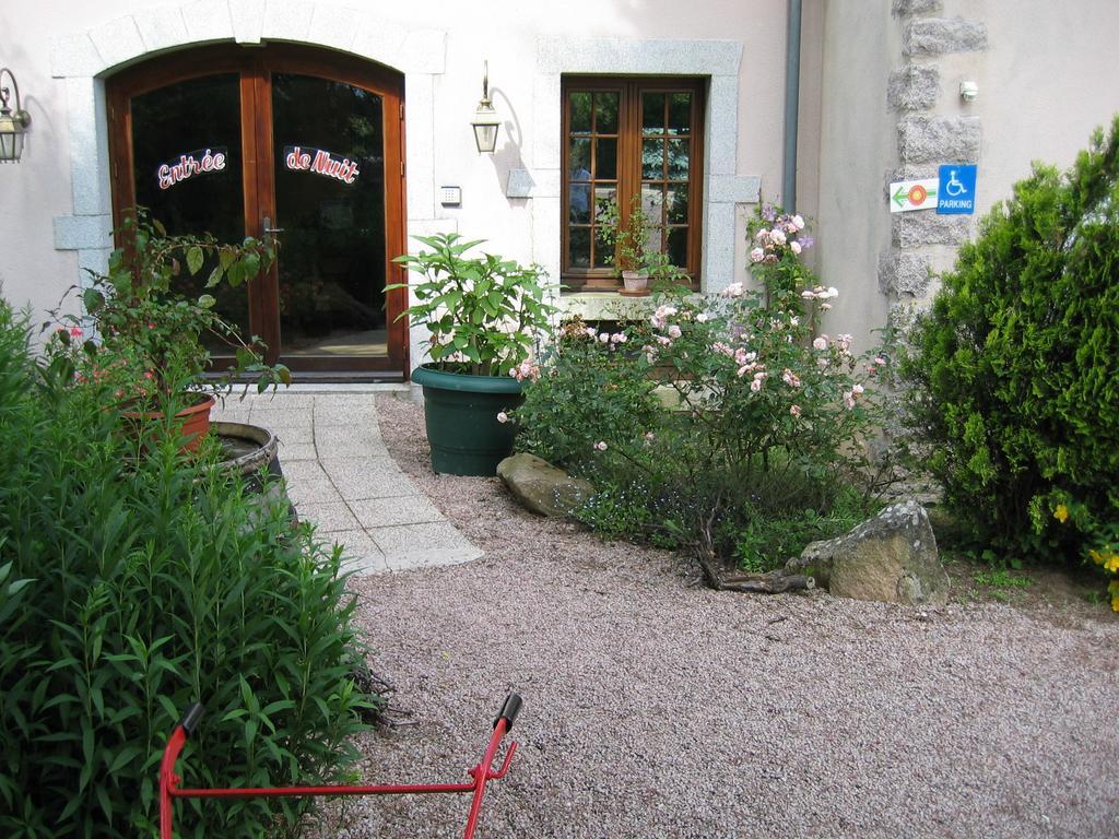 Auberge De L'Atre Quarre-les-Tombes Exterior photo